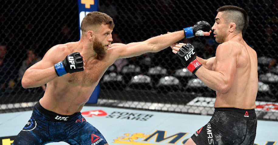 Những hình ảnh từ UFC 238: Henry Cejudo vs Marlon Moraes Những hình ảnh từ UFC 238: Henry Cejudo vs Marlon Moraes